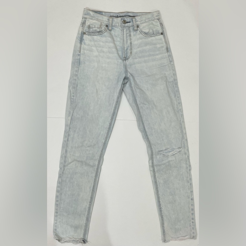 American Eagle Straight Leg Mom Jeans